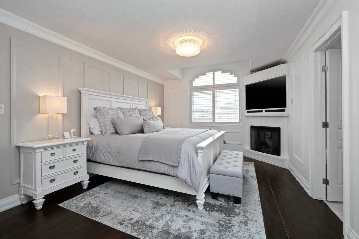 174 Escarpment Dr