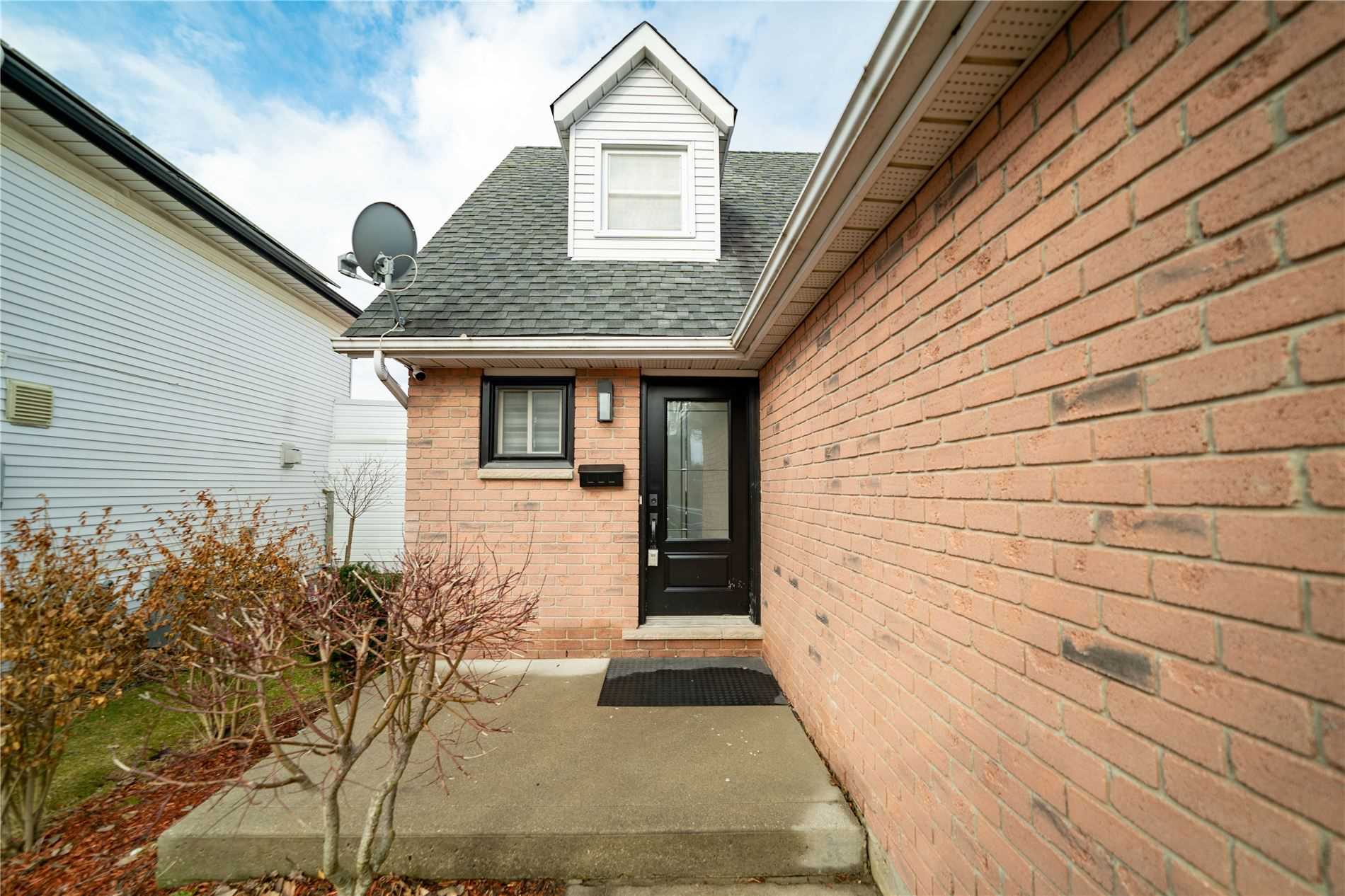 716 Elgin St N