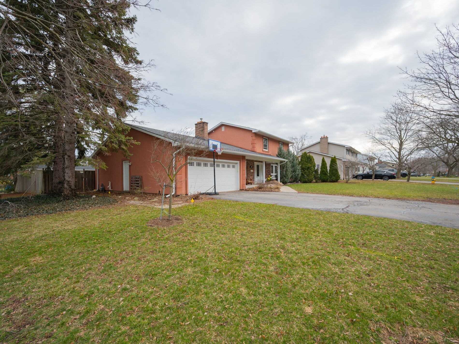 83 Dorchester Dr