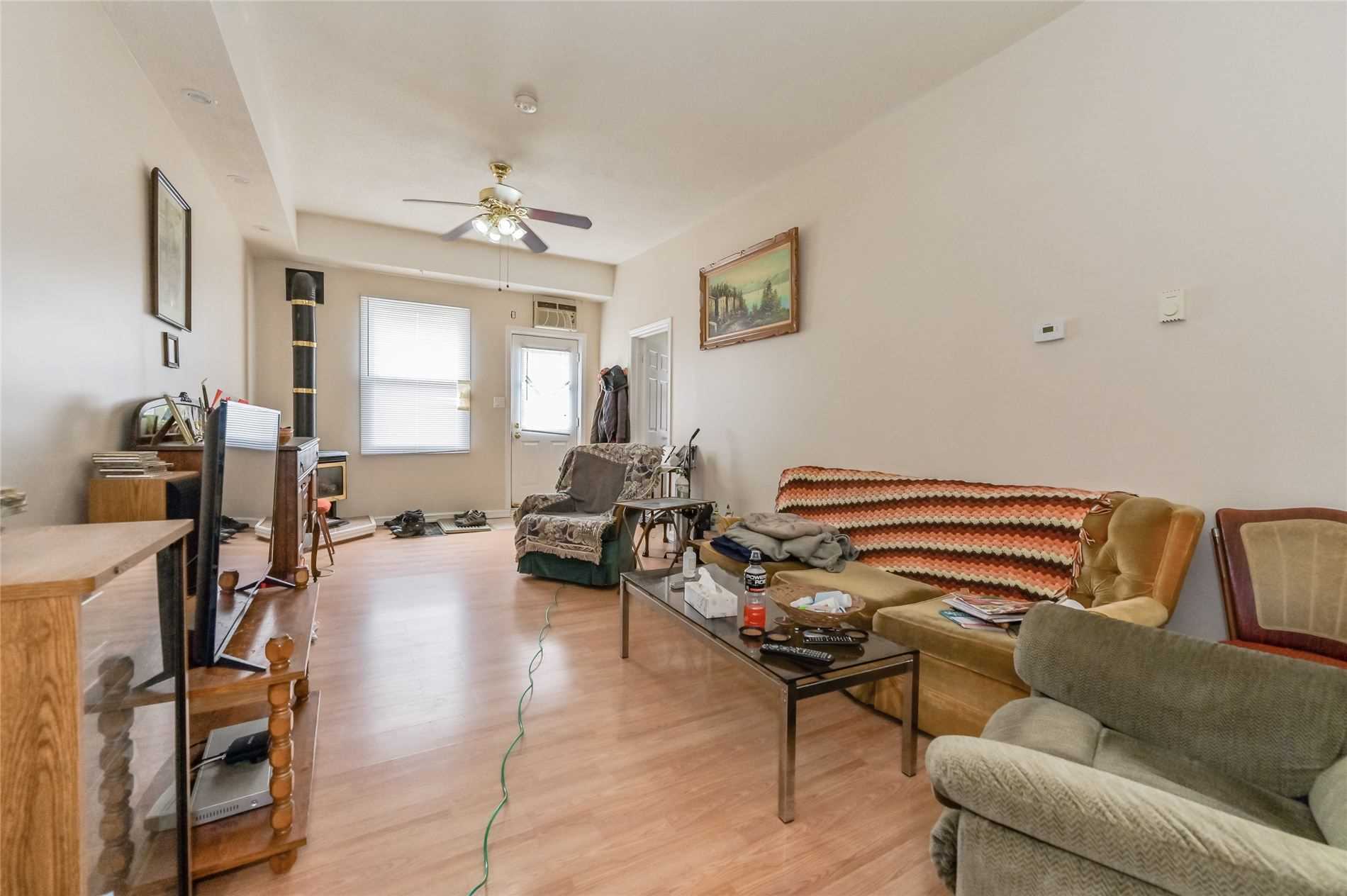 213 Main St E
