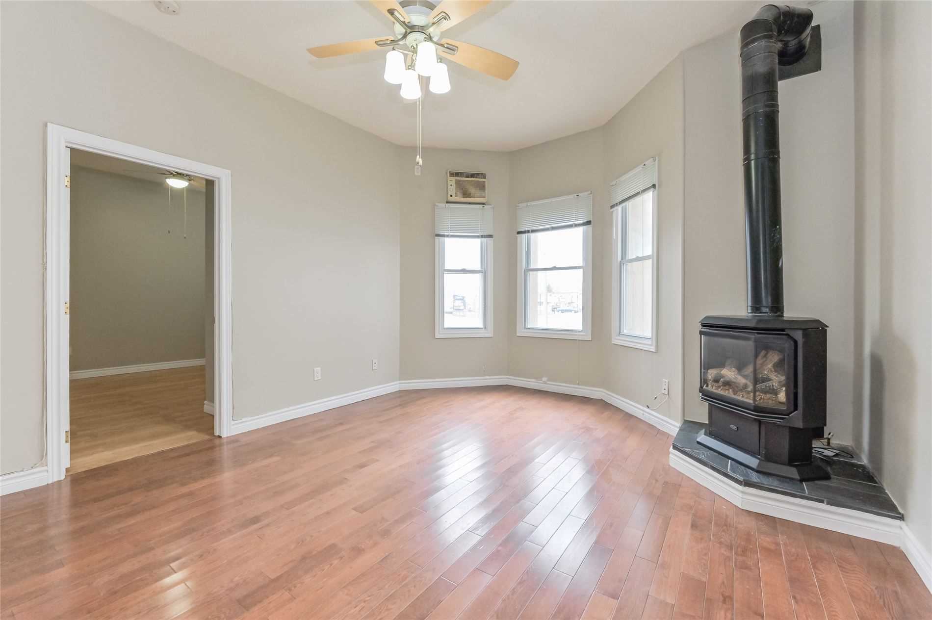 213 Main St E