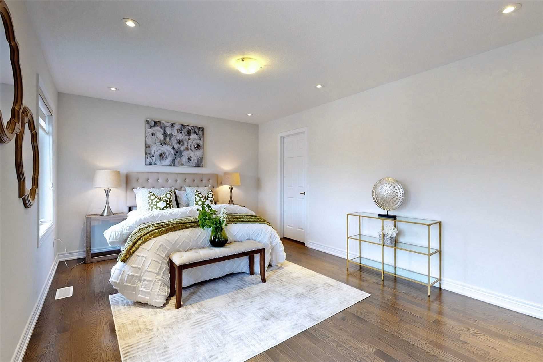 4 Rosebrugh Ave