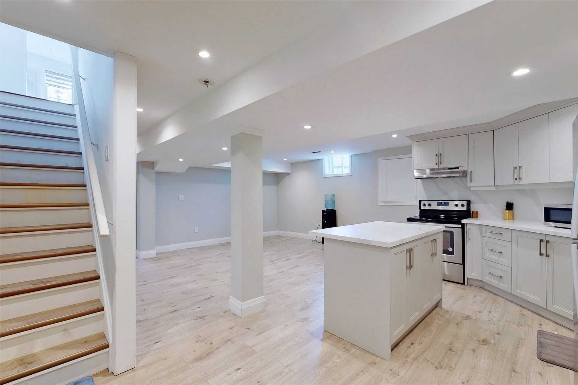 4 Rosebrugh Ave