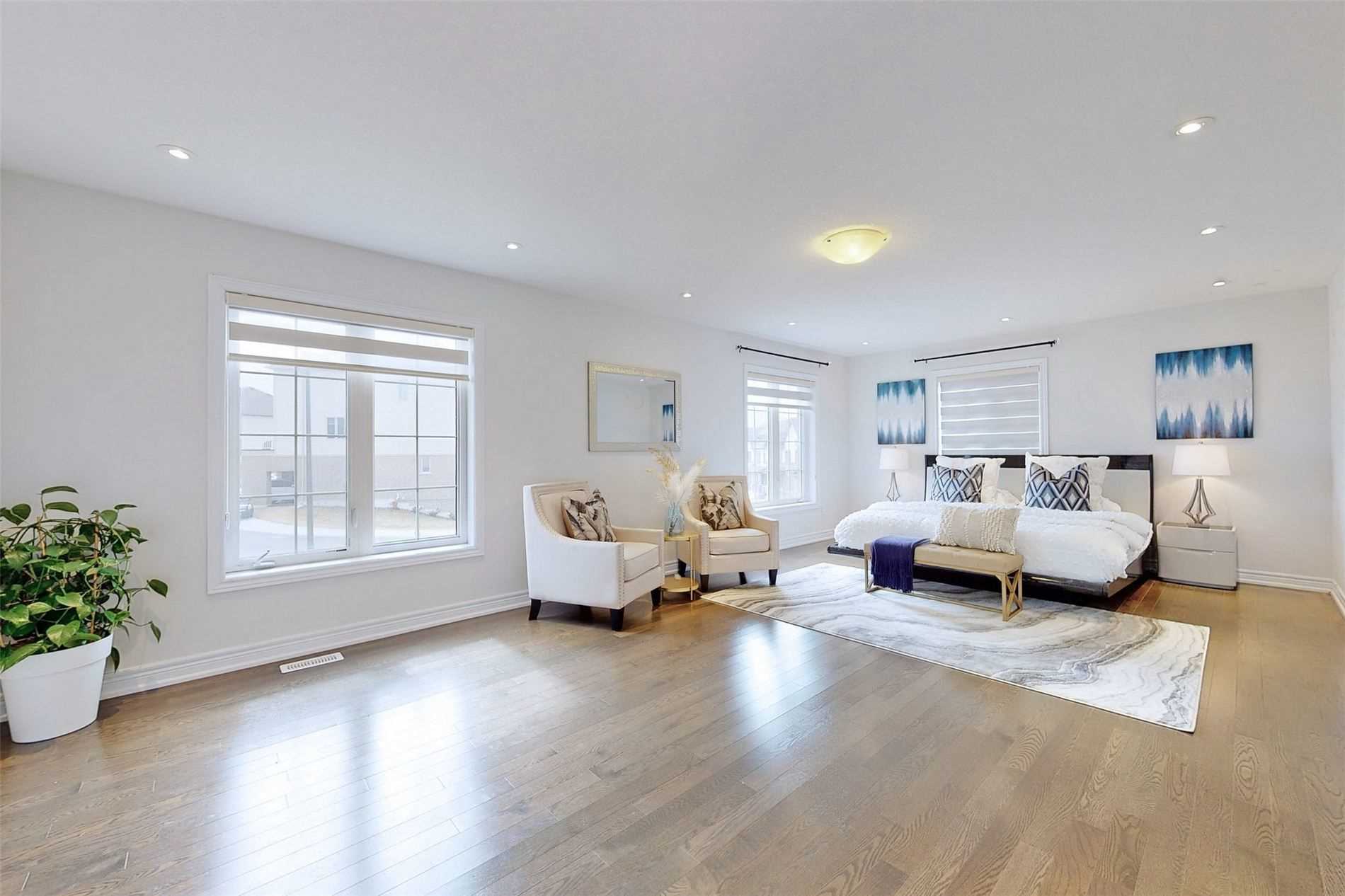 4 Rosebrugh Ave