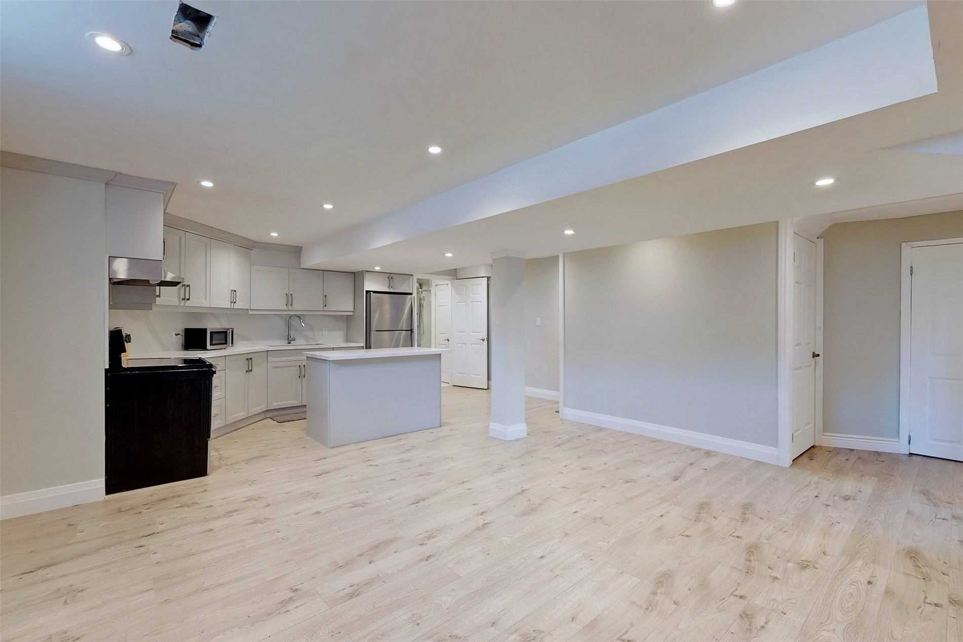 4 Rosebrugh Ave