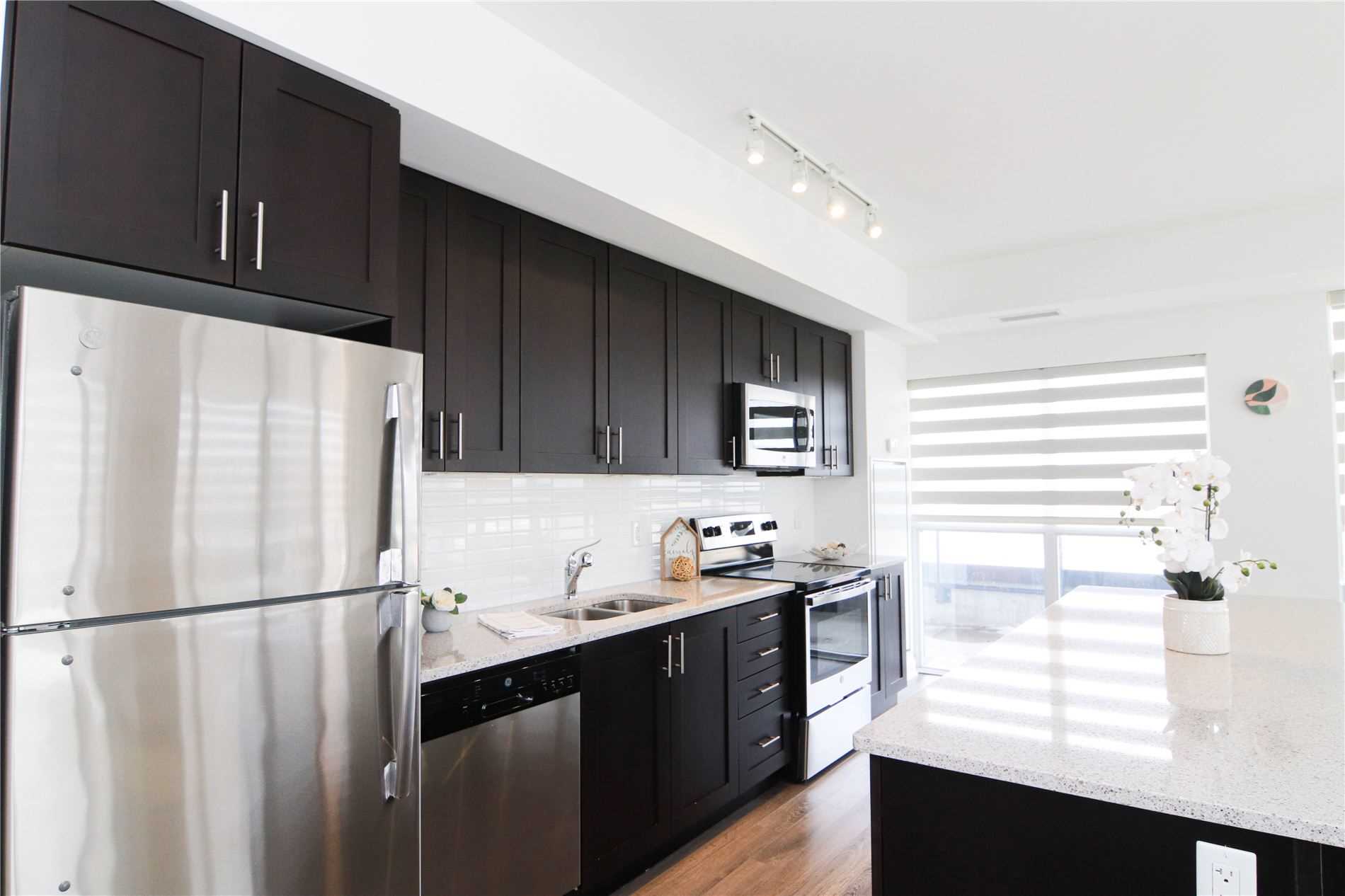 550 North Service Rd, #208
