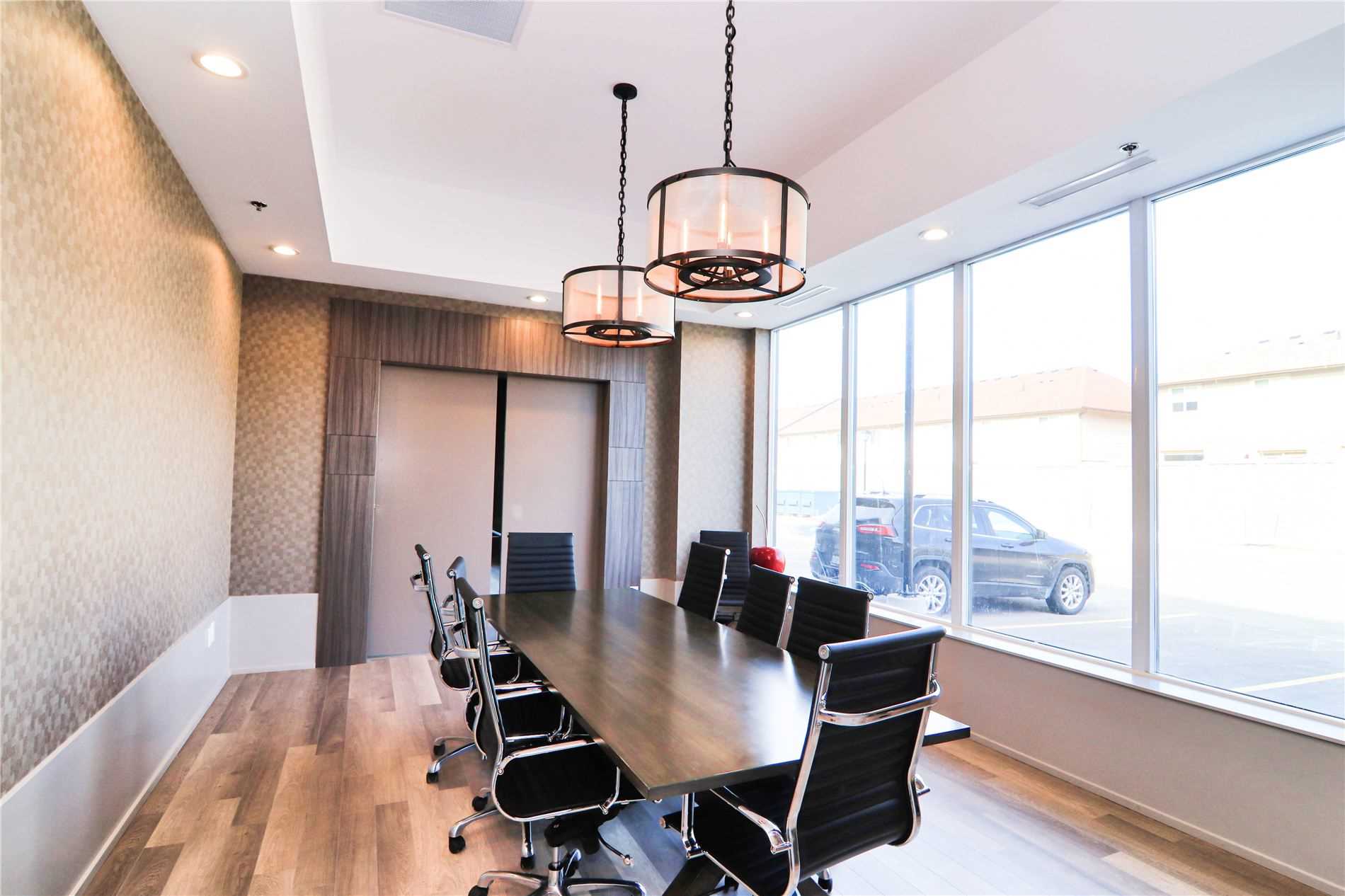 550 North Service Rd, #208