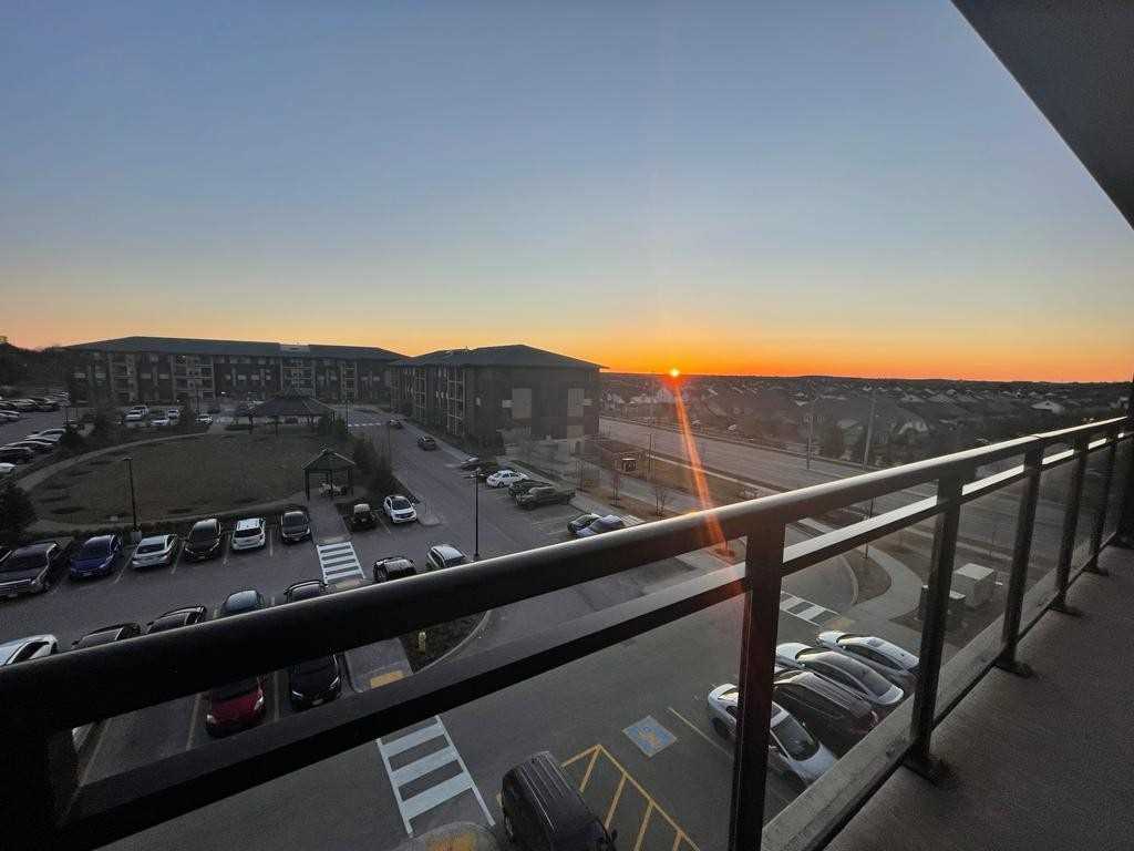 7 Kay Cres, #515