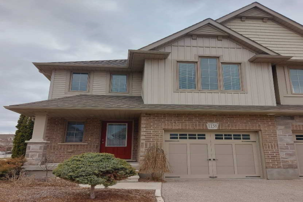 1158 Caen Ave, Woodstock