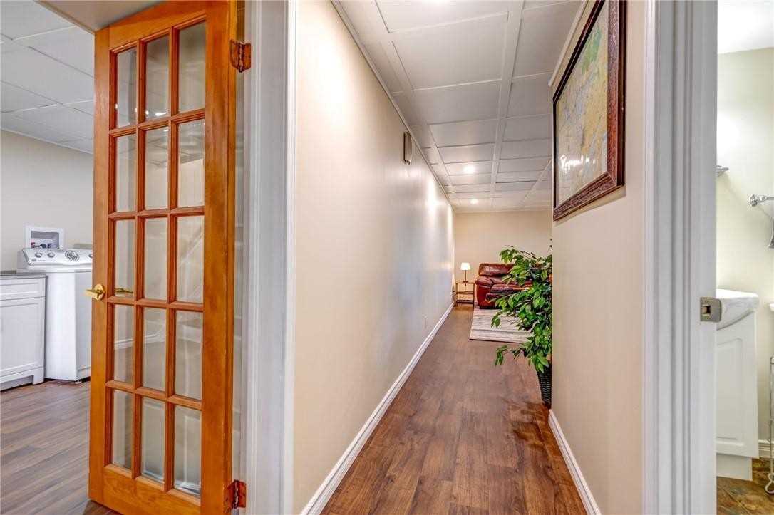 100 Colborne St W