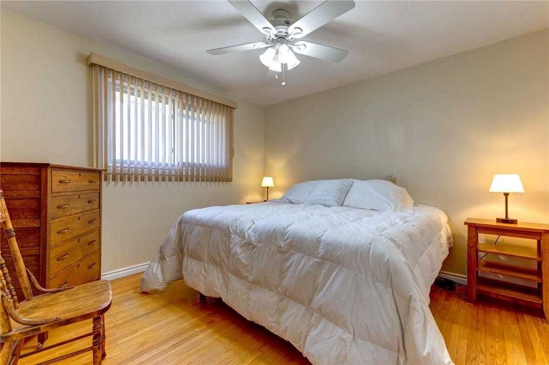 100 Colborne St W