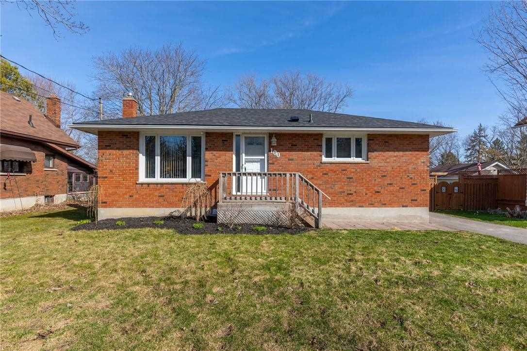 100 Colborne St W