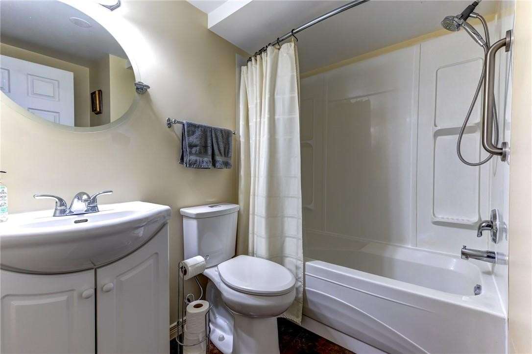100 Colborne St W