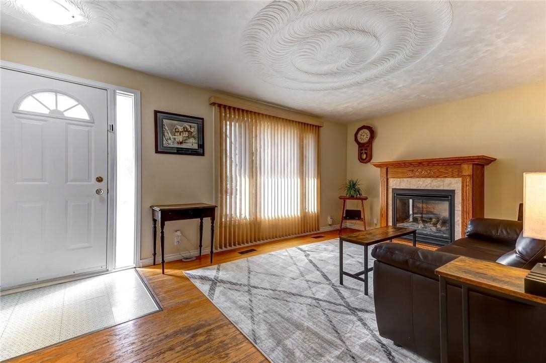 100 Colborne St W