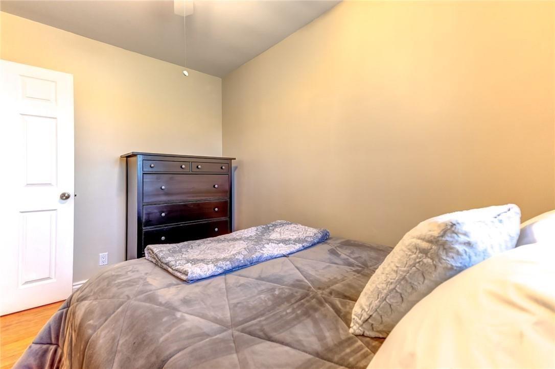 100 Colborne St W