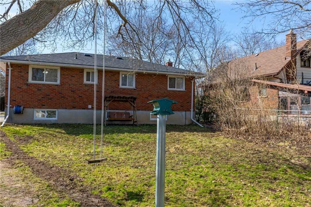 100 Colborne St W