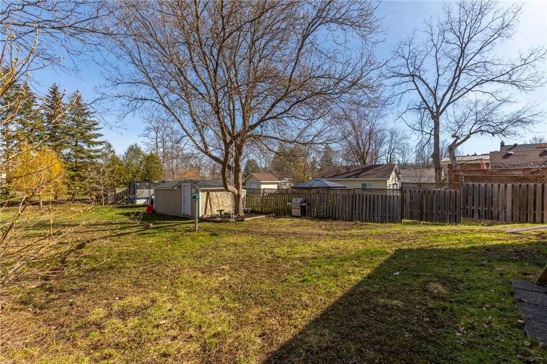 100 Colborne St W