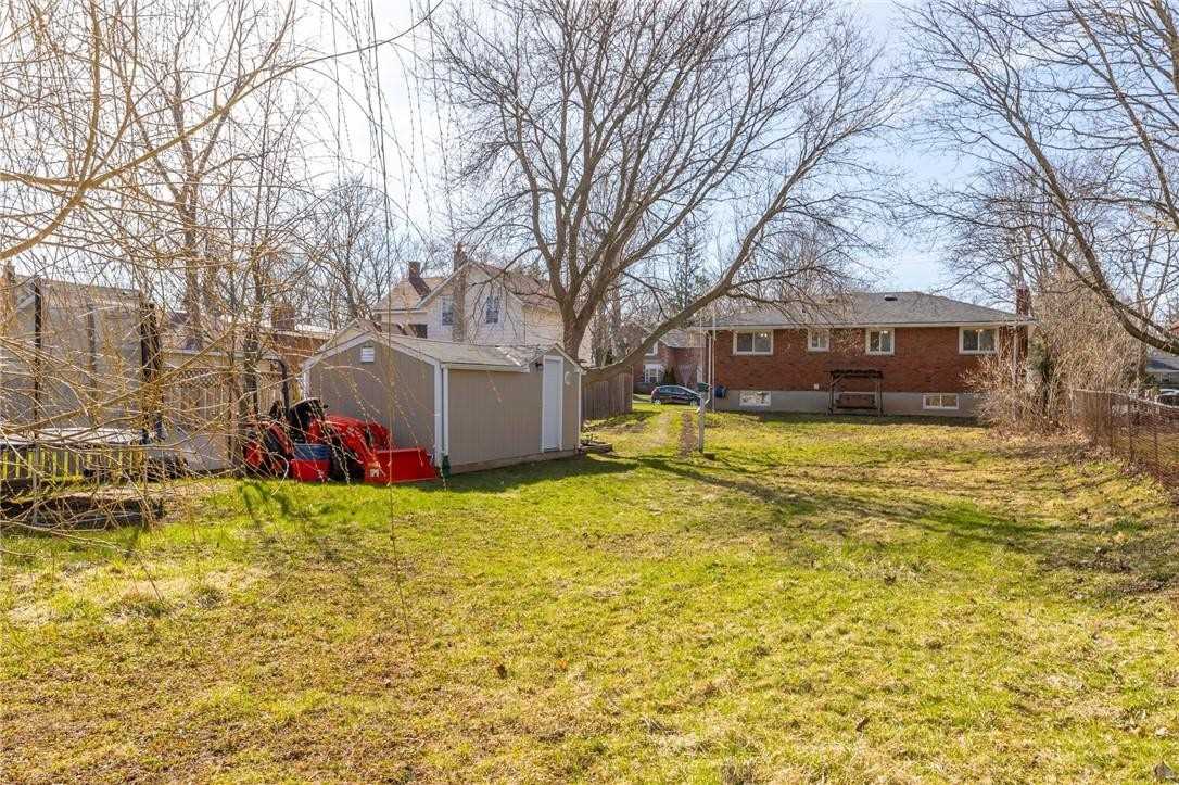 100 Colborne St W