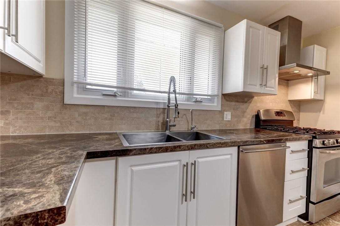 100 Colborne St W