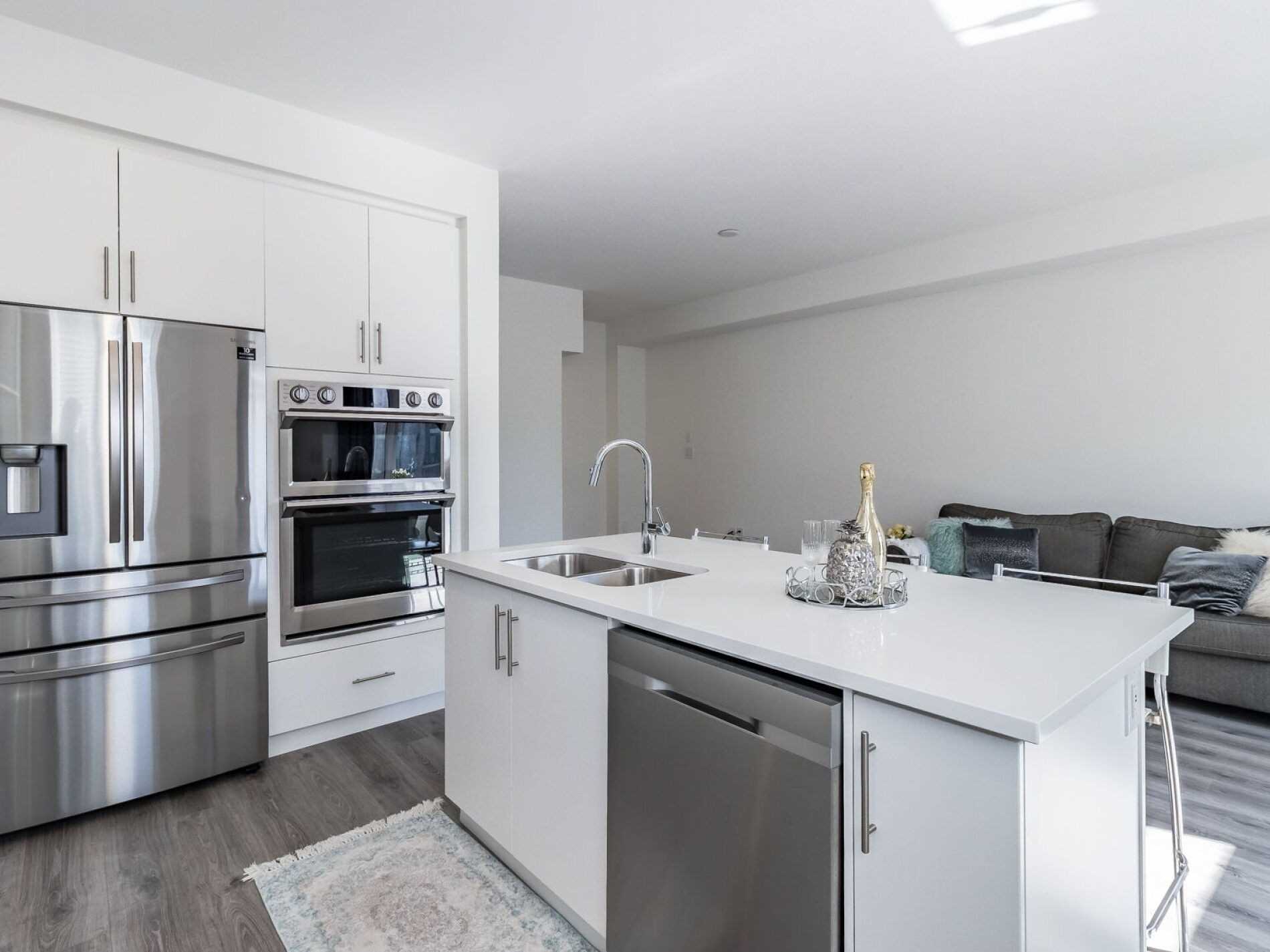 590 North Service Rd, #107