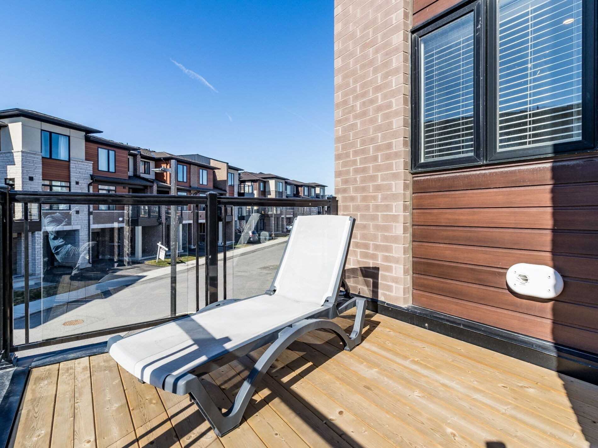 590 North Service Rd, #107