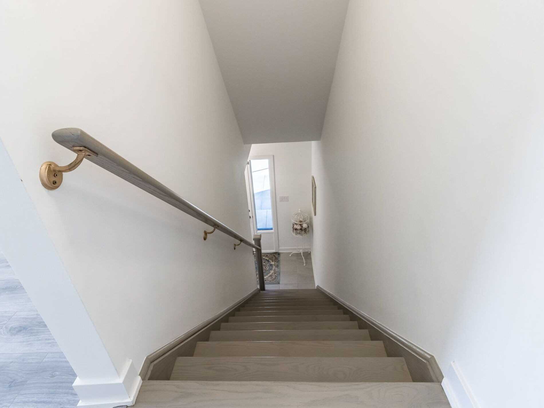 590 North Service Rd, #107