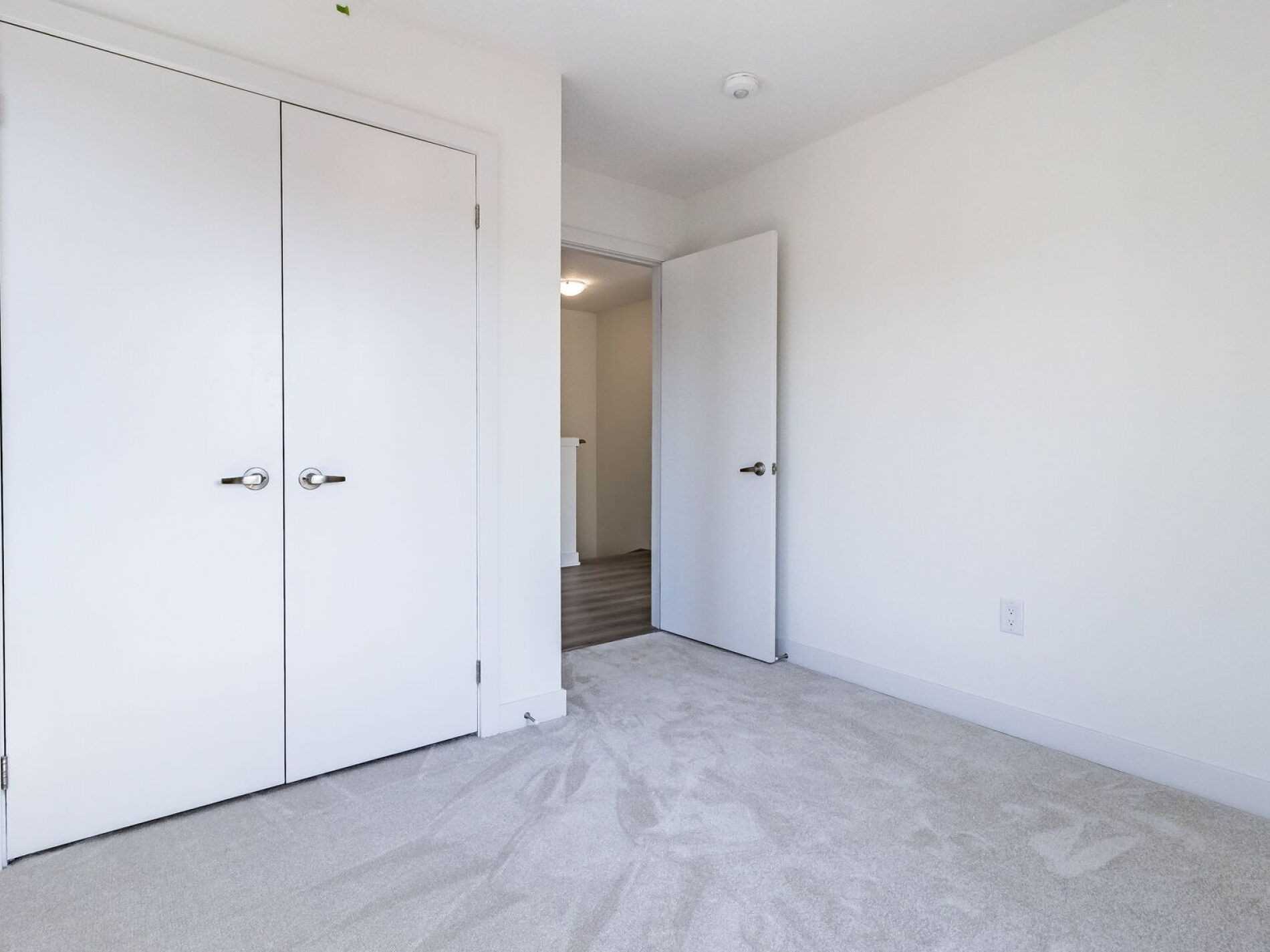 590 North Service Rd, #107