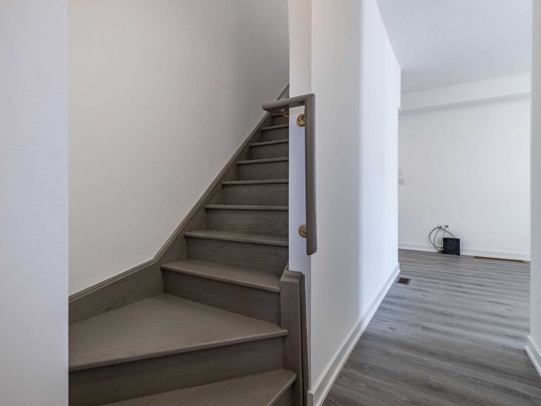 590 North Service Rd, #107