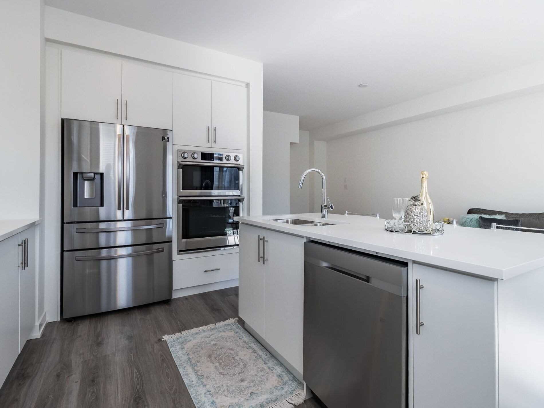 590 North Service Rd, #107
