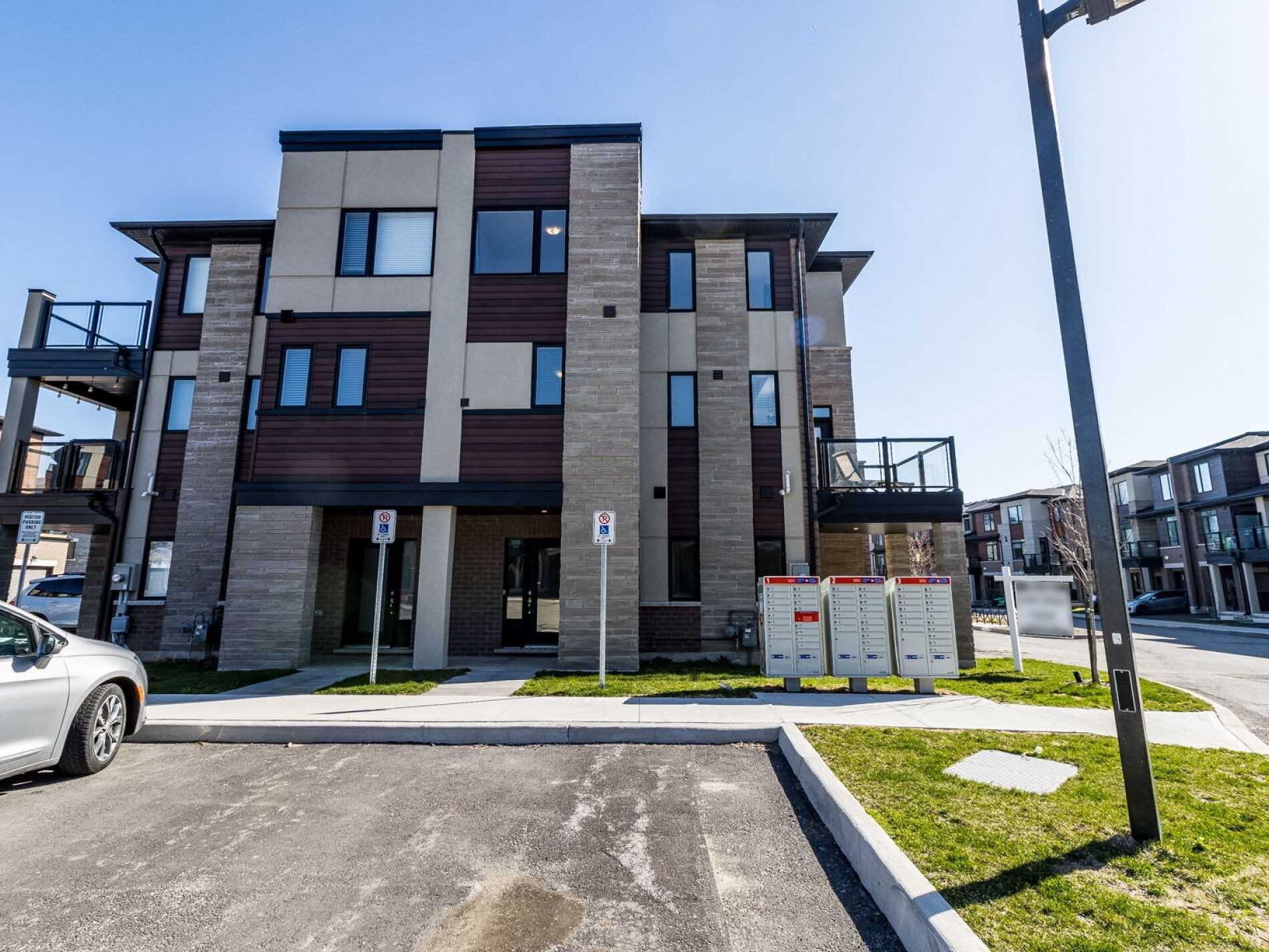 590 North Service Rd, #107