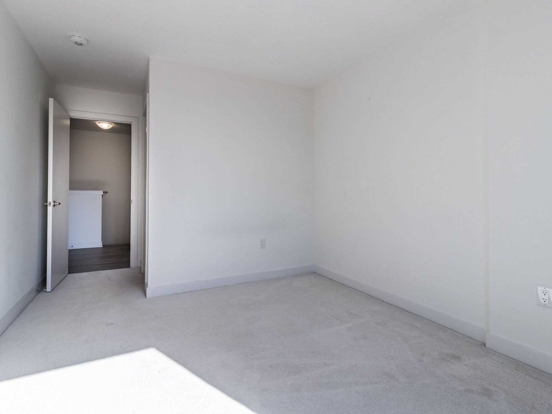 590 North Service Rd, #107