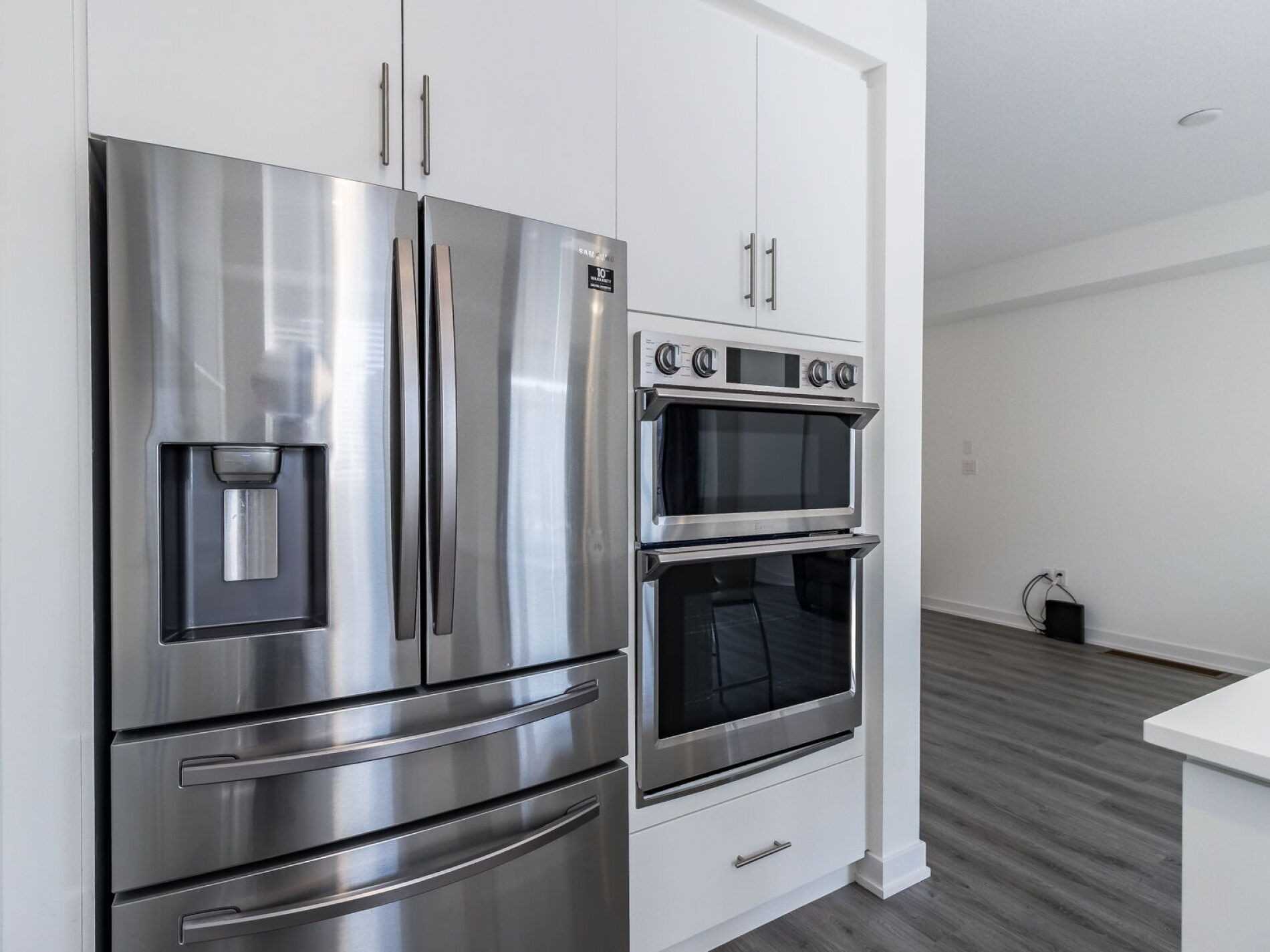 590 North Service Rd, #107