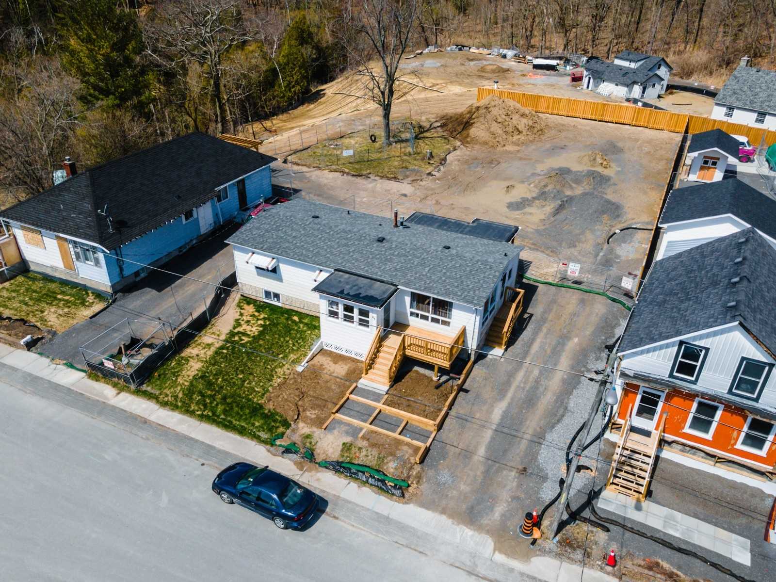 64 Alexander St
