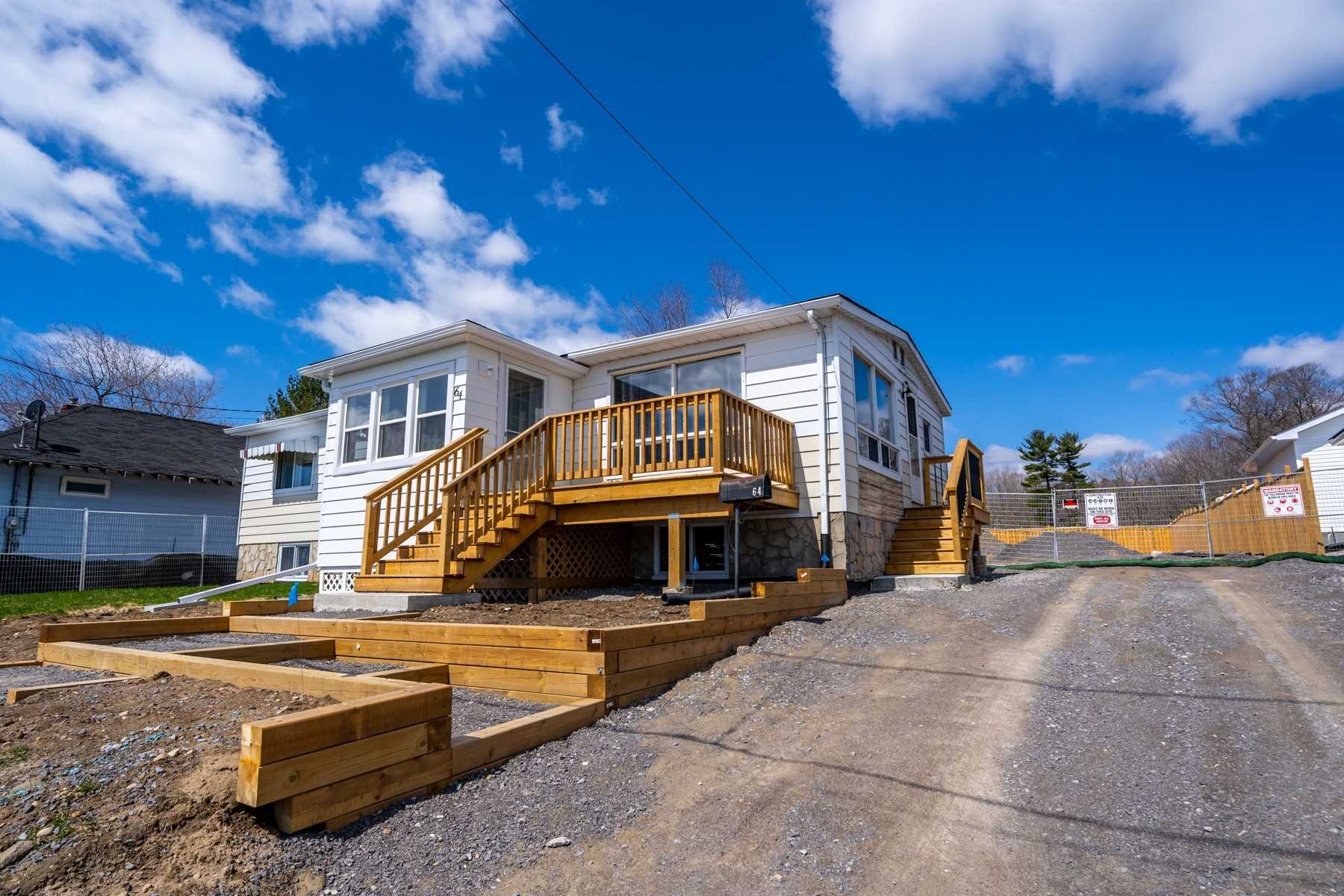64 Alexander St