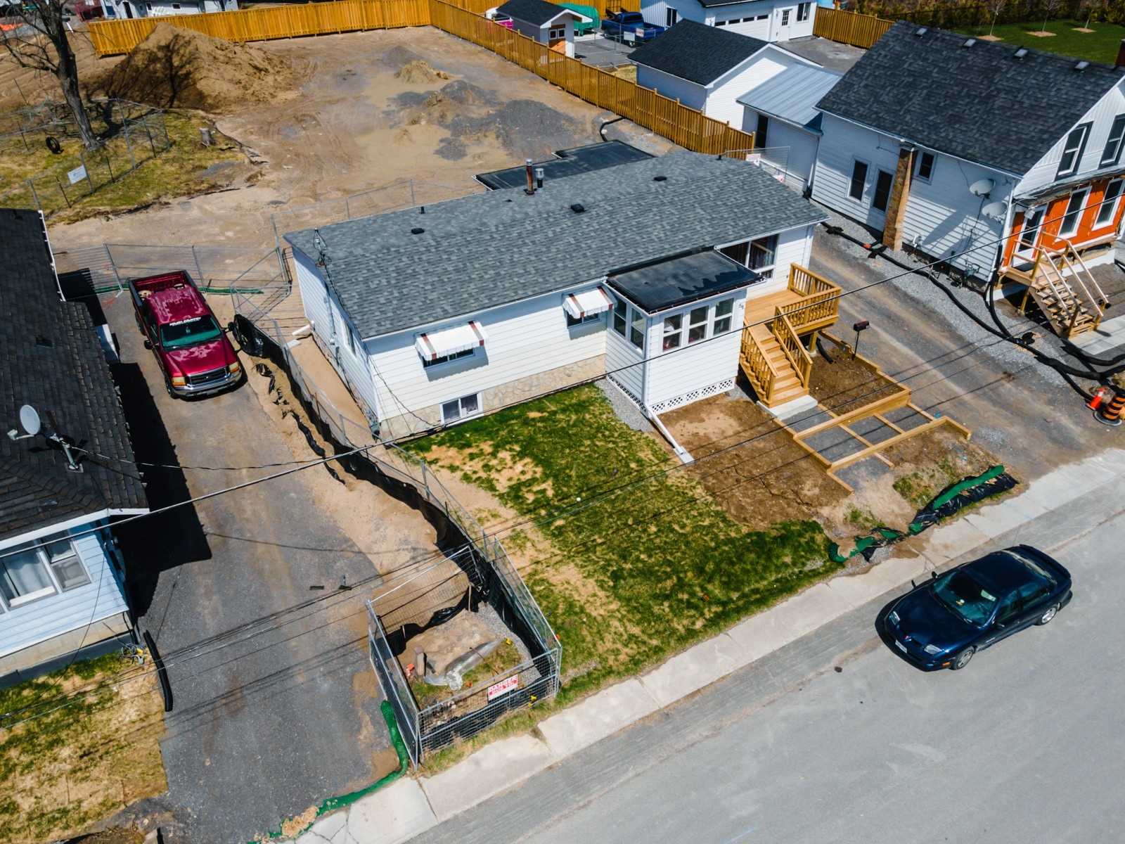 64 Alexander St
