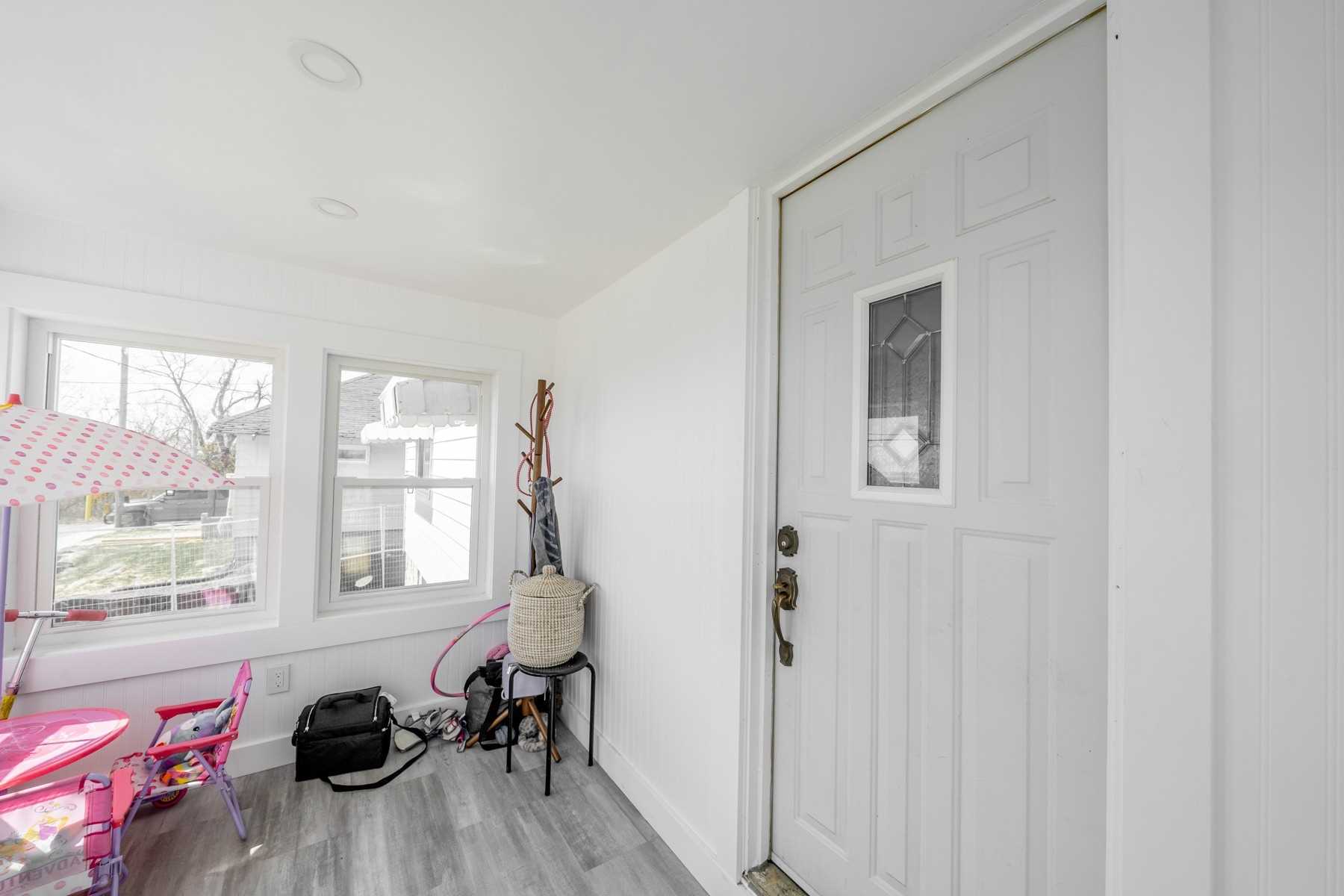 64 Alexander St