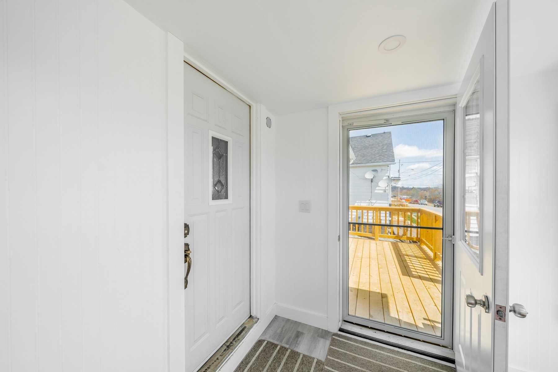 64 Alexander St
