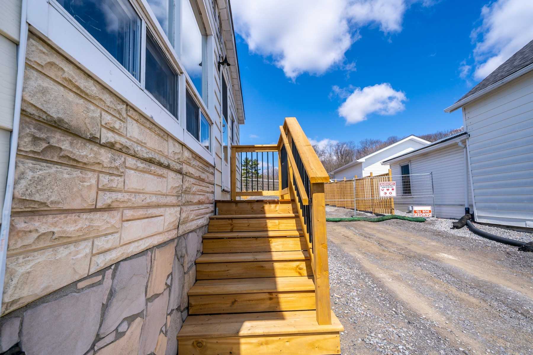 64 Alexander St