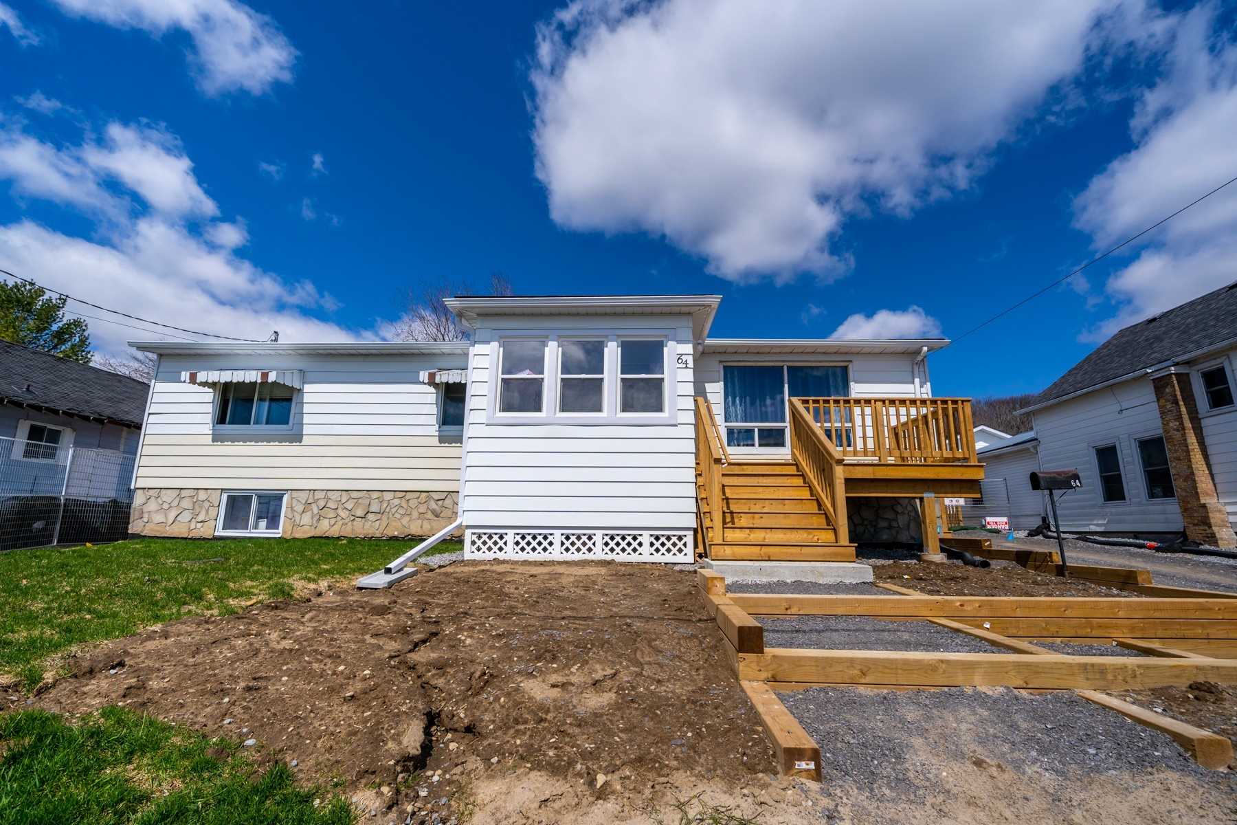 64 Alexander St