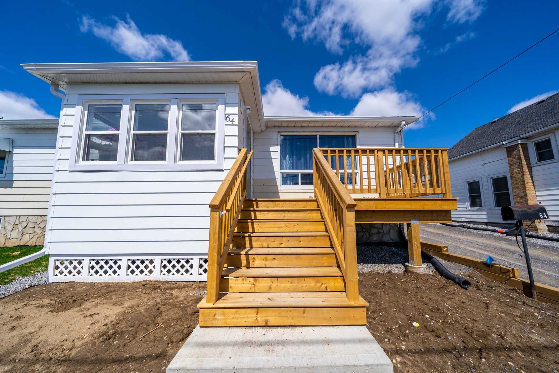 64 Alexander St