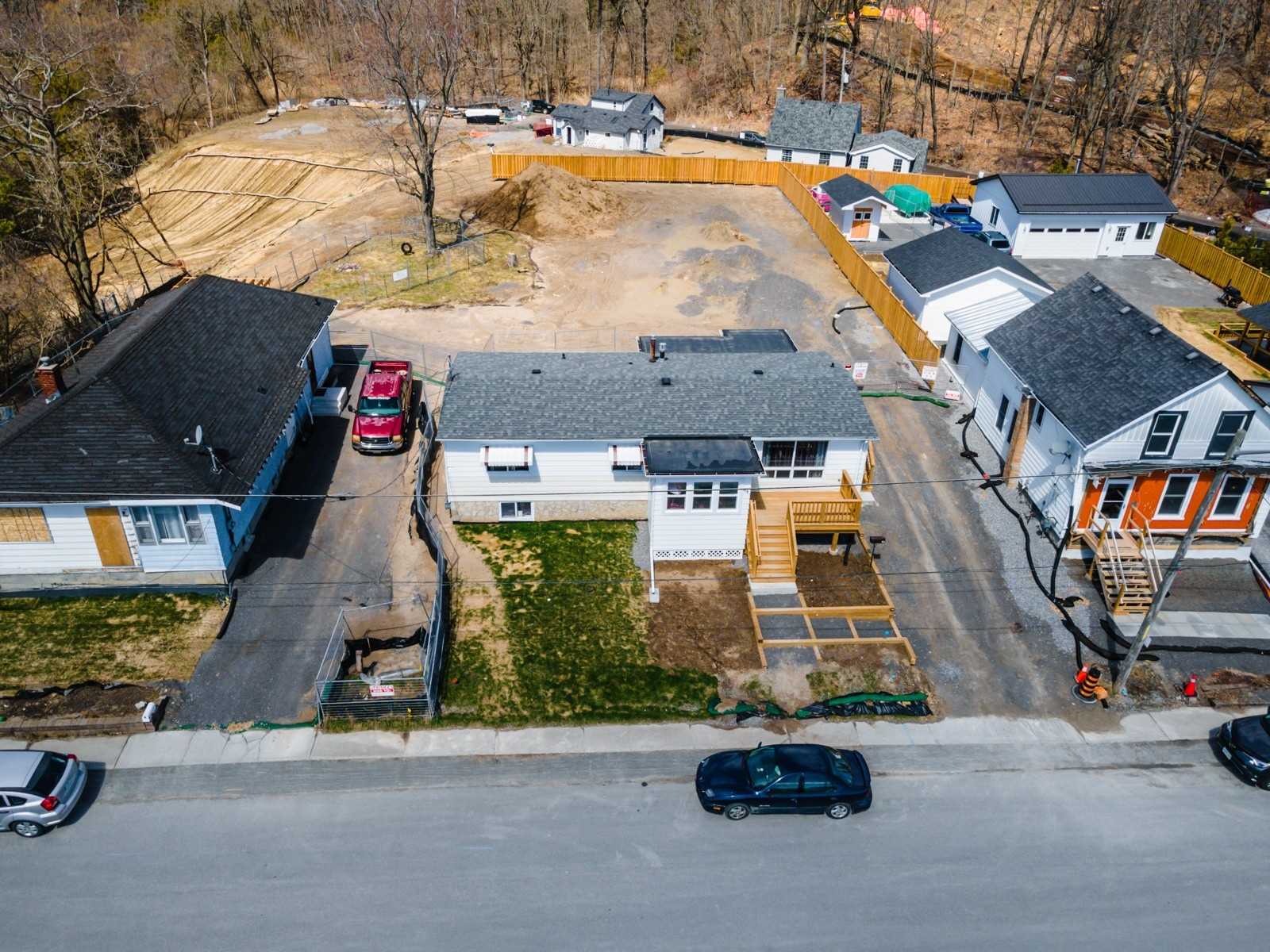 64 Alexander St