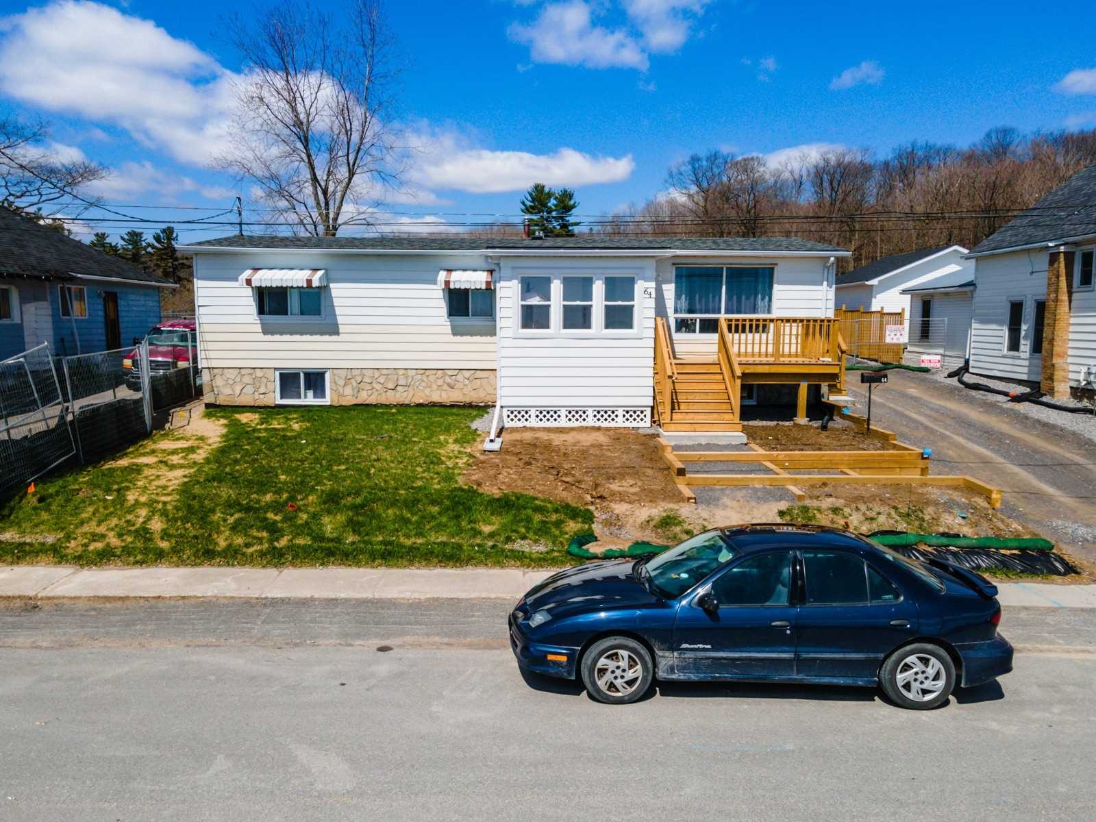 64 Alexander St