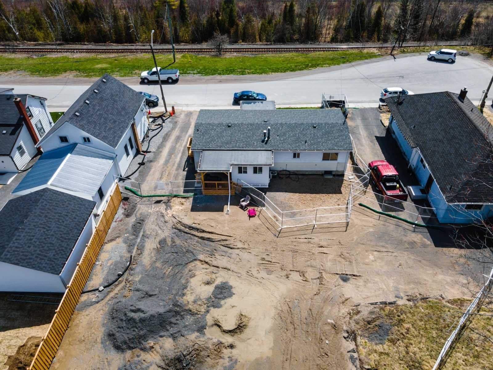 64 Alexander St