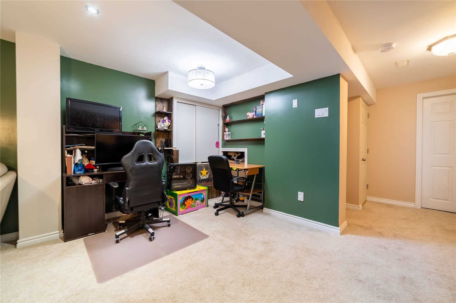 653 Baldwin Cres