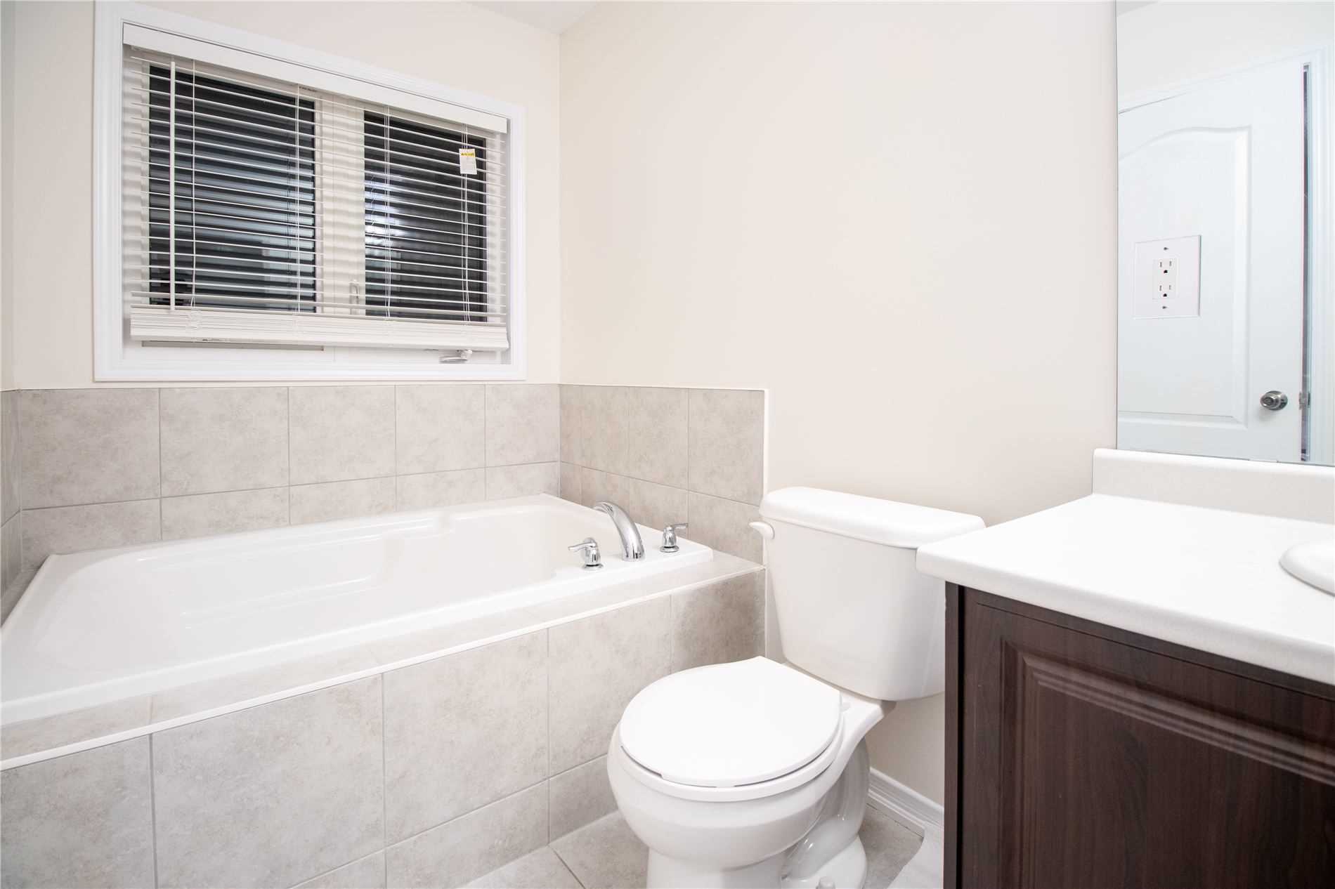 7766 Hackberry Tr