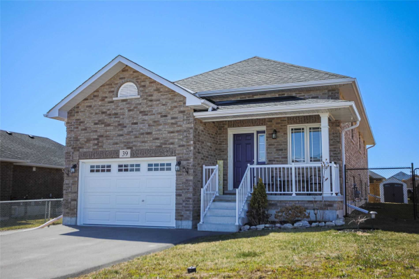 39 Mill Pond Lane W, Asphodel-Norwood