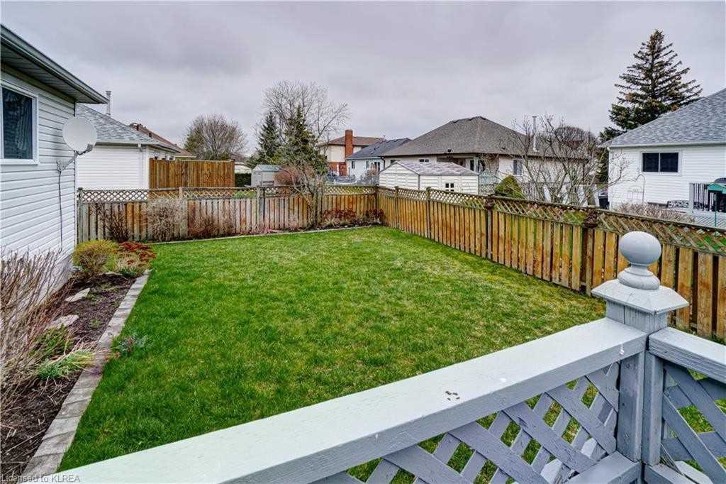 1 Cedar Crt