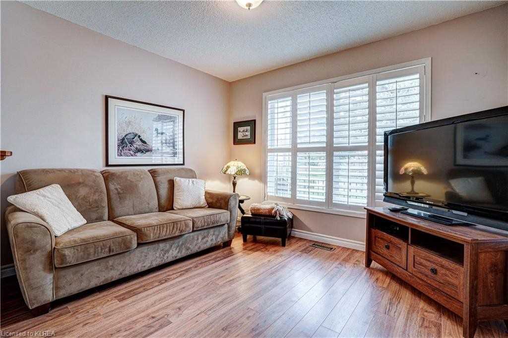 1 Cedar Crt