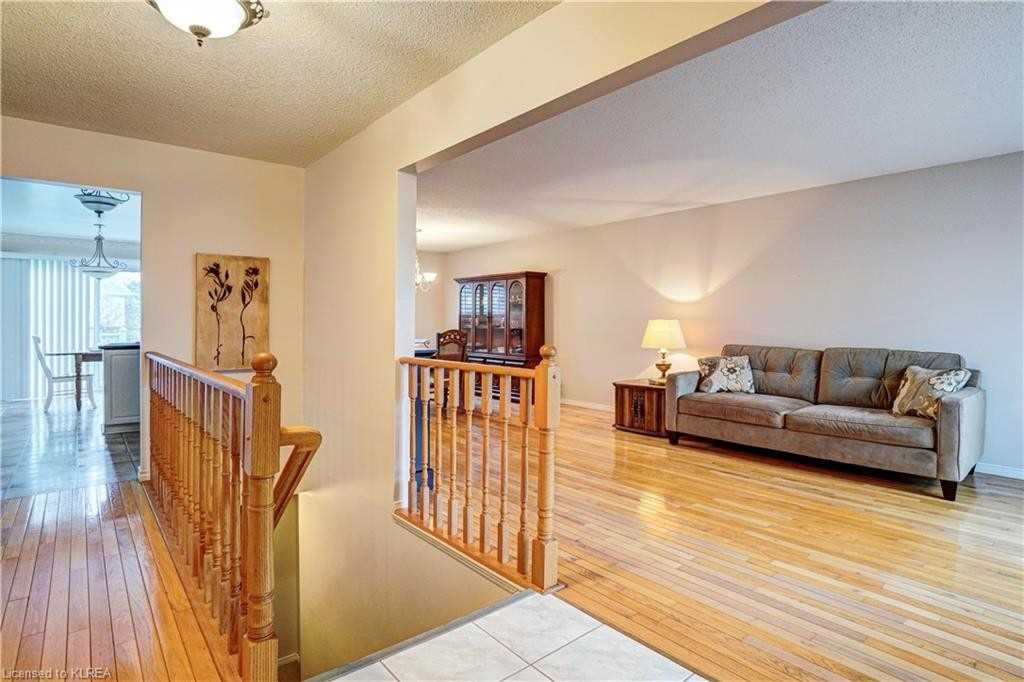 1 Cedar Crt
