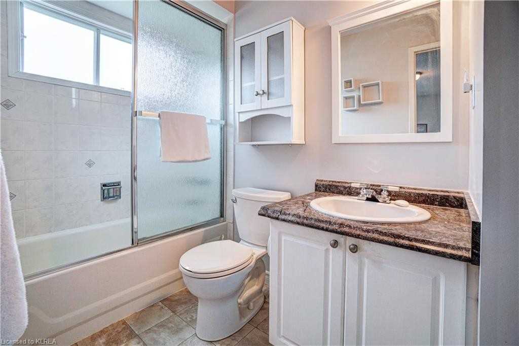 1 Cedar Crt
